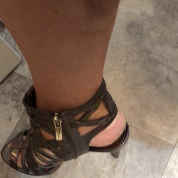 BCBGeneration size 10 silver / gray hologram / prismlike cage heels side zip - Picture 11 of 16